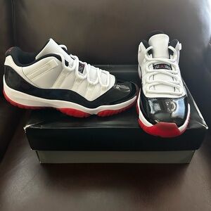 AIR JORDAN 11 LOW “UA/ UNAUTHORIZED” CONCORD BRED” SIZE 9 READ DESCRIPTION 1ST